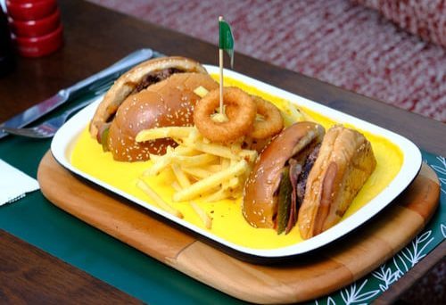 CHEDAR SOSLU BURGER