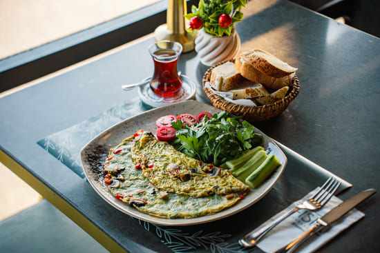 YEŞİL SEBZELİ OMLET